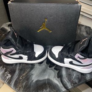 Nike Air Jordan 1 Mid SE Black/Bleached Coral-White 4C (Toddler)